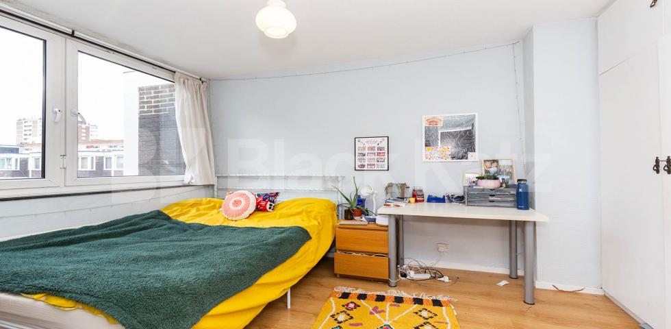 			PERFECT FOR 3 OR 4 SHARERS!, 4 Bedroom, 1 bath, 1 reception Flat			 Banner Street, OLD STREET